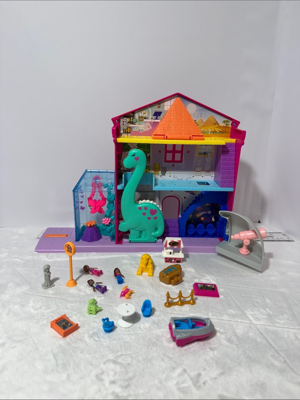 Mattel Polly Pocket Starring Shani Pollyville Museum Playset - 18 Pieces